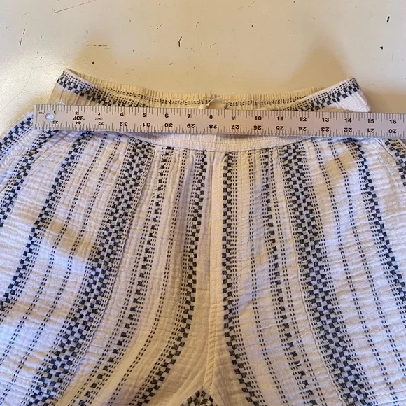 Madewell Lightspun Balloon Drawstring Pull-On Pants, Size Medium, White & Black - Picture 3 of 10